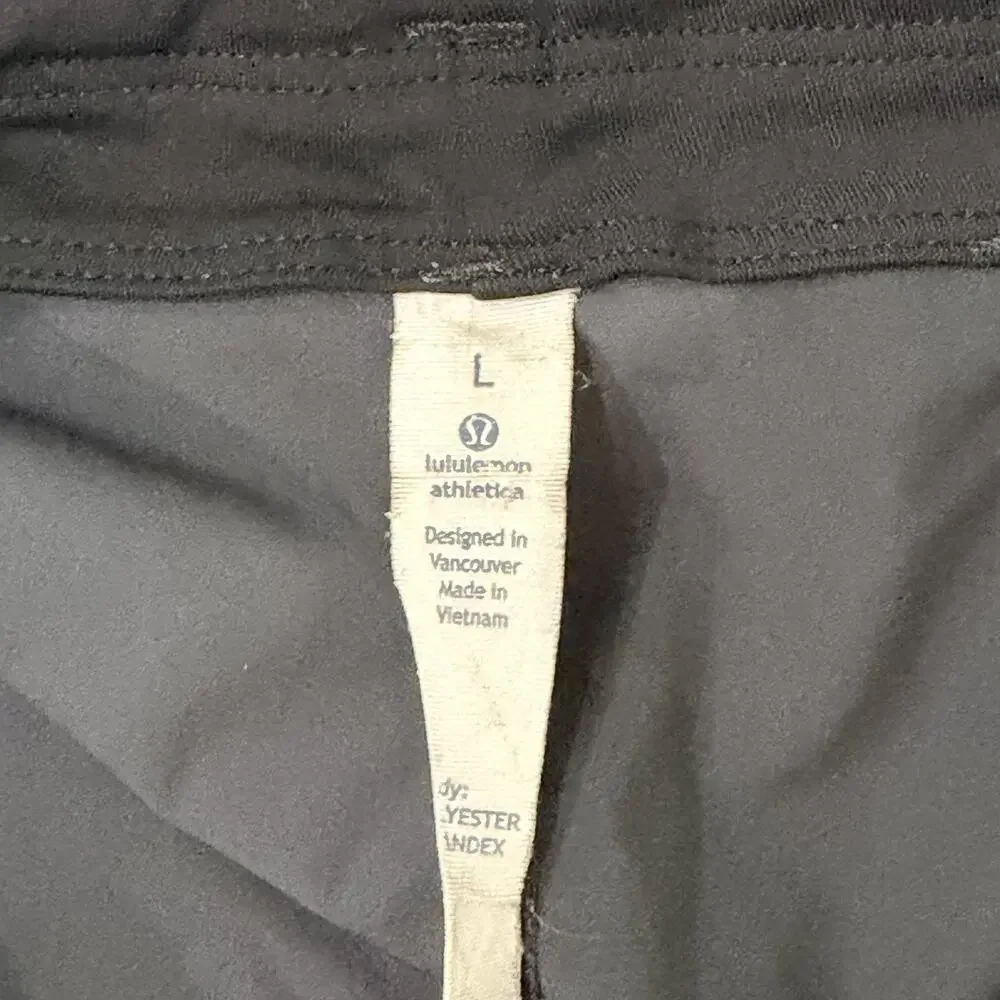 Lululemon Grey Black Digital Camo Shorts Gym Run Training 9” Men's Size Large L